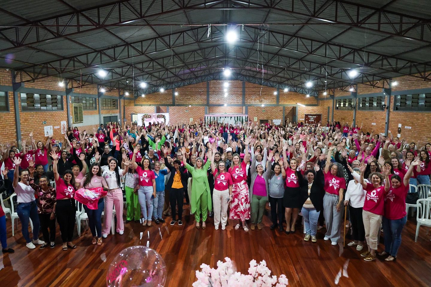 Publico feminino comparece em massa na abertura da programação do Outubro Rosa